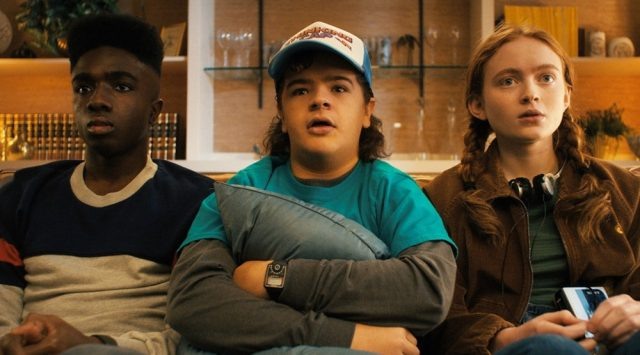    Кадр из сериала «Очень странные дела»