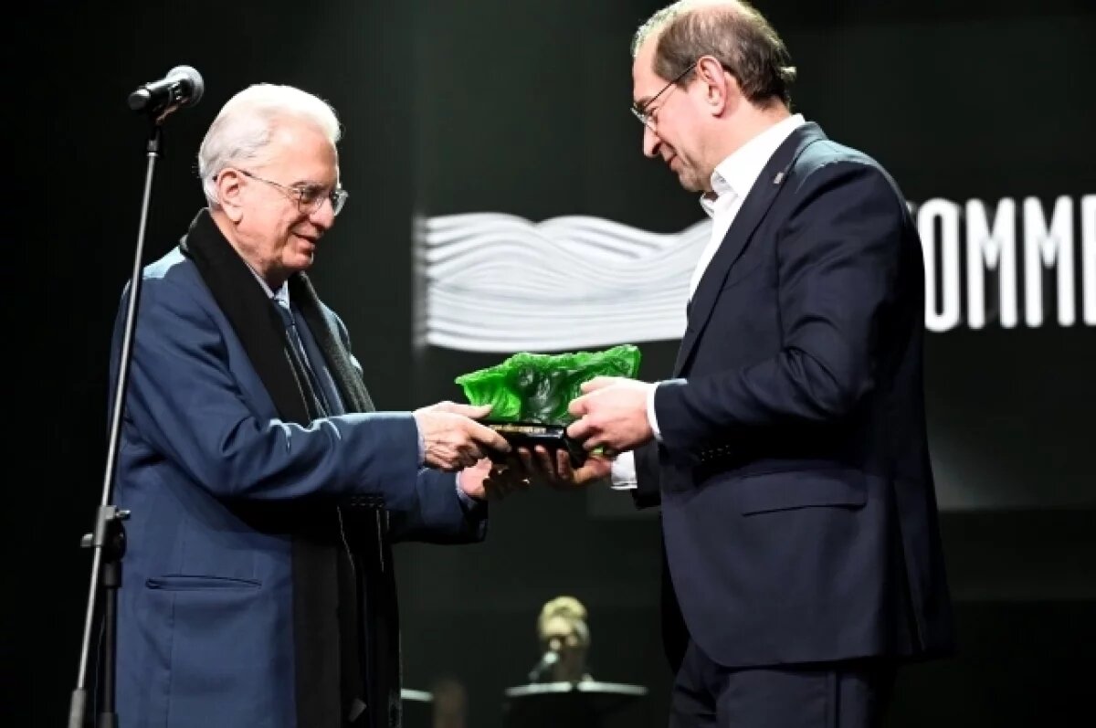    Хабенский вручил Пиотровскому «Премию Художественного театра»