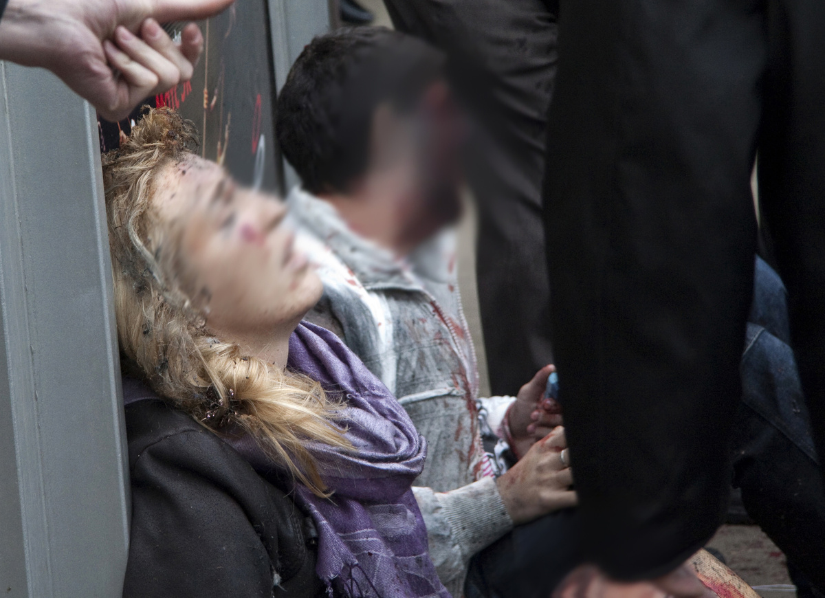    Взрывы на Сокольнический линии московского метро произошли в час пик. Террористы целенаправленно пытались уничтожить как можно больше людей / AP