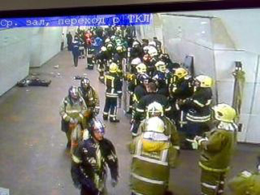    Первое взрывное устройство сдетонировало в 7 часов 57 минут во втором вагоне электропоезда на станции «Лубянка». Мощность бомбы составила до 4 кг в тротиловом эквиваленте / РИА Новости