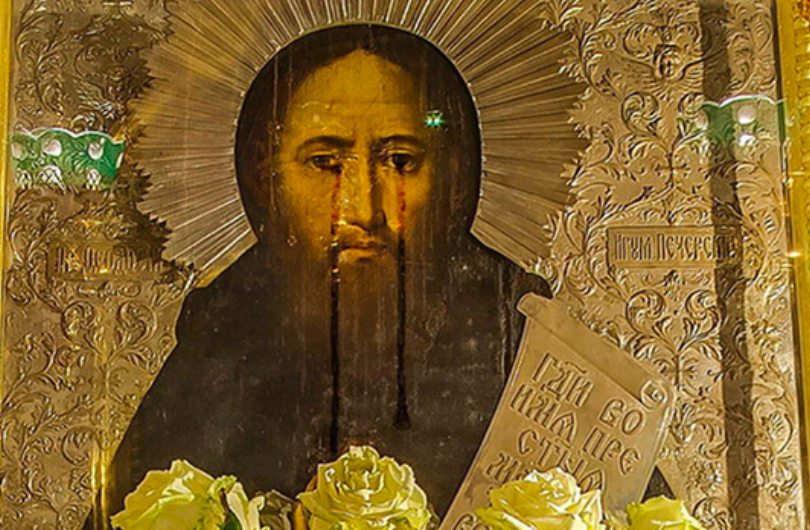Вспомнилось, как в 2023 году на иконе святого преподобного Феодосия Печерского в Киево-Печерской Лавре из глаз святого потекли кровавые слезы