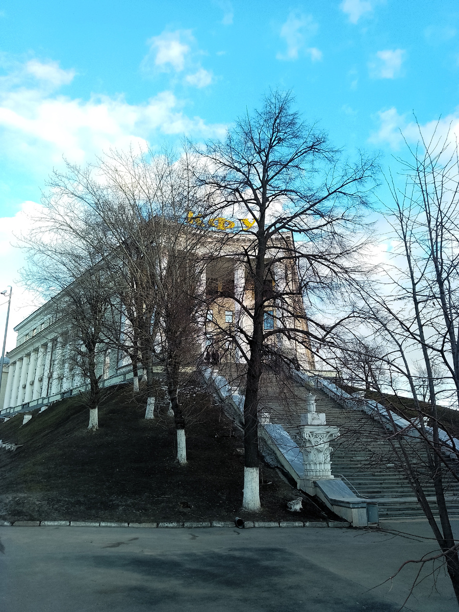 Здание финансово-экономического института 