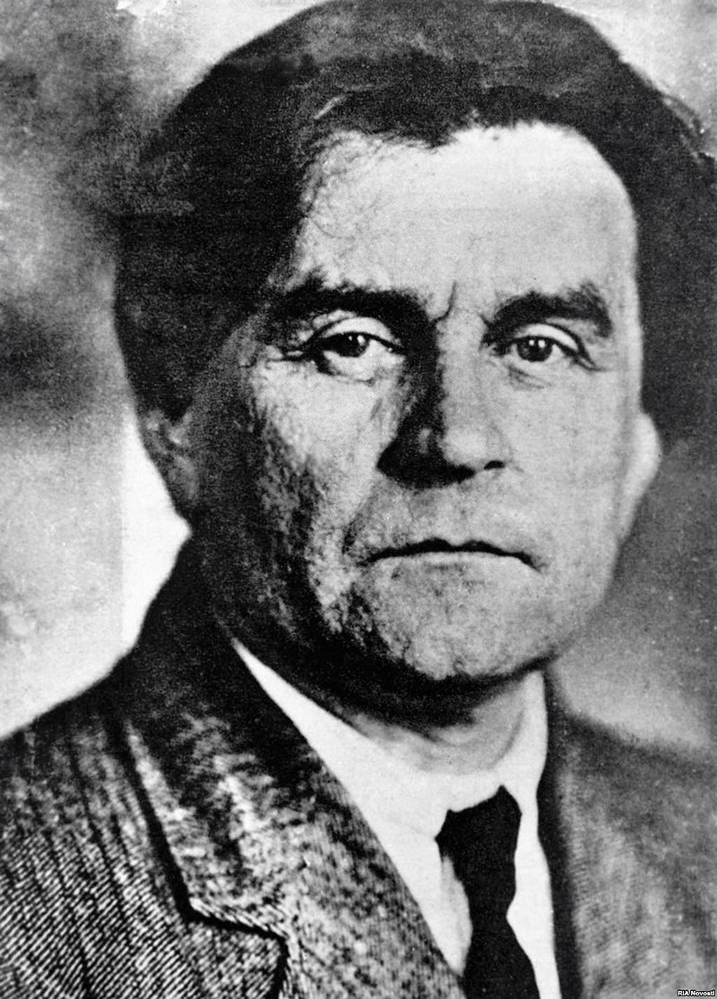 Казимир Северинович Малевич (польск. Kazimierz Malewicz; 11 (23) февраля 1879, Киев — 15 мая 1935, Ленинград) — российский, украинский и советский художник-авангардист польского происхождения, педагог, теоретик искусства и философ. Он стал основателем супрематизма — одного из самых значительных направлений абстракционизма.