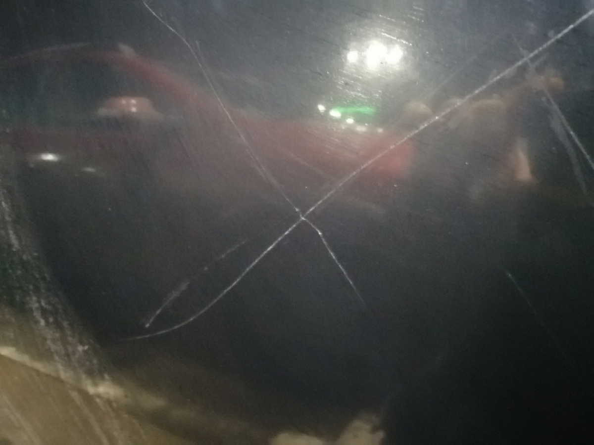 Царапина передней пассажирской двери