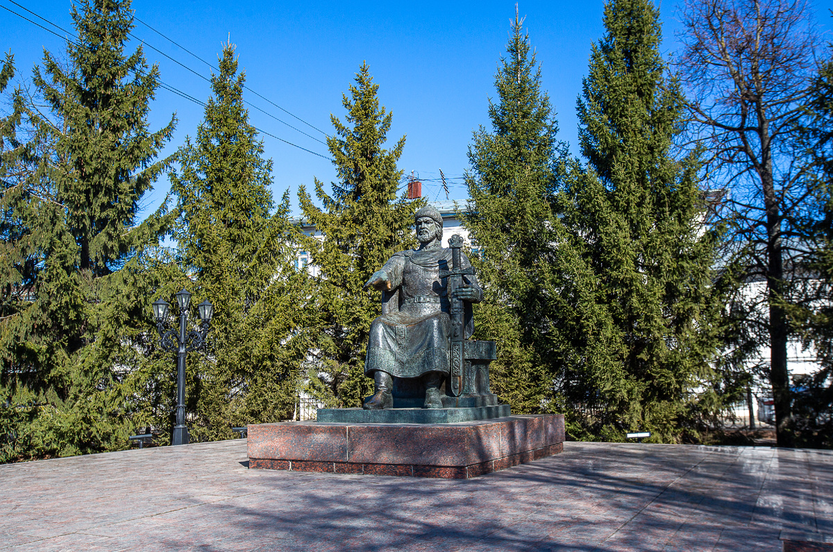 Памятник князю Юрию Долгорукому, по легенде основавшему Кострому в 1152 году. Кострома. Фото автора статьи 