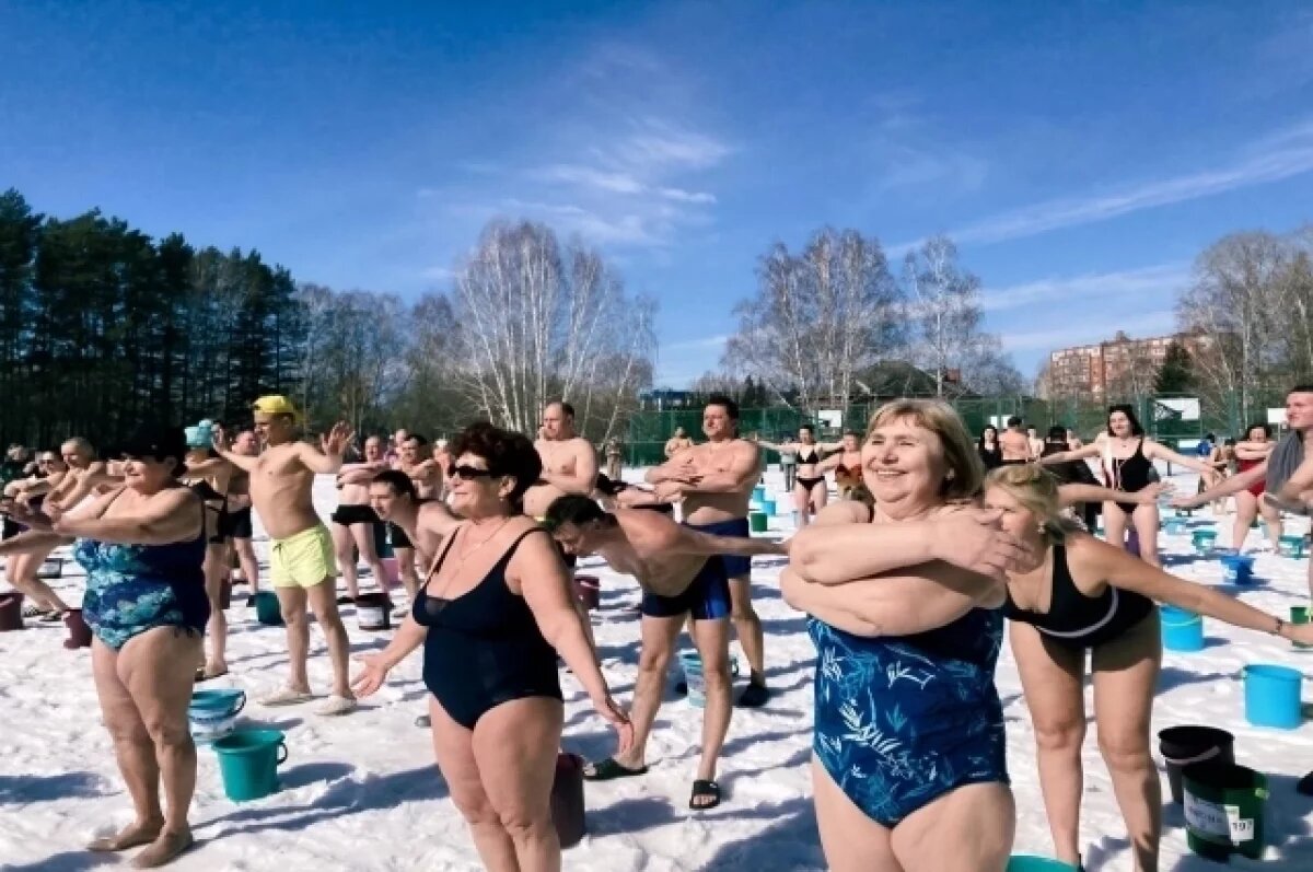    В Томске прошло массовое обливание ледяной водой