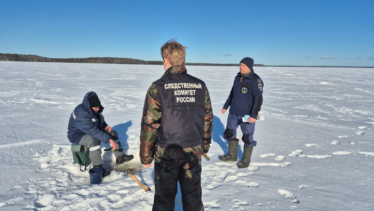    Профилактическая беседа с рыбаками. Фото: Следком Карелии