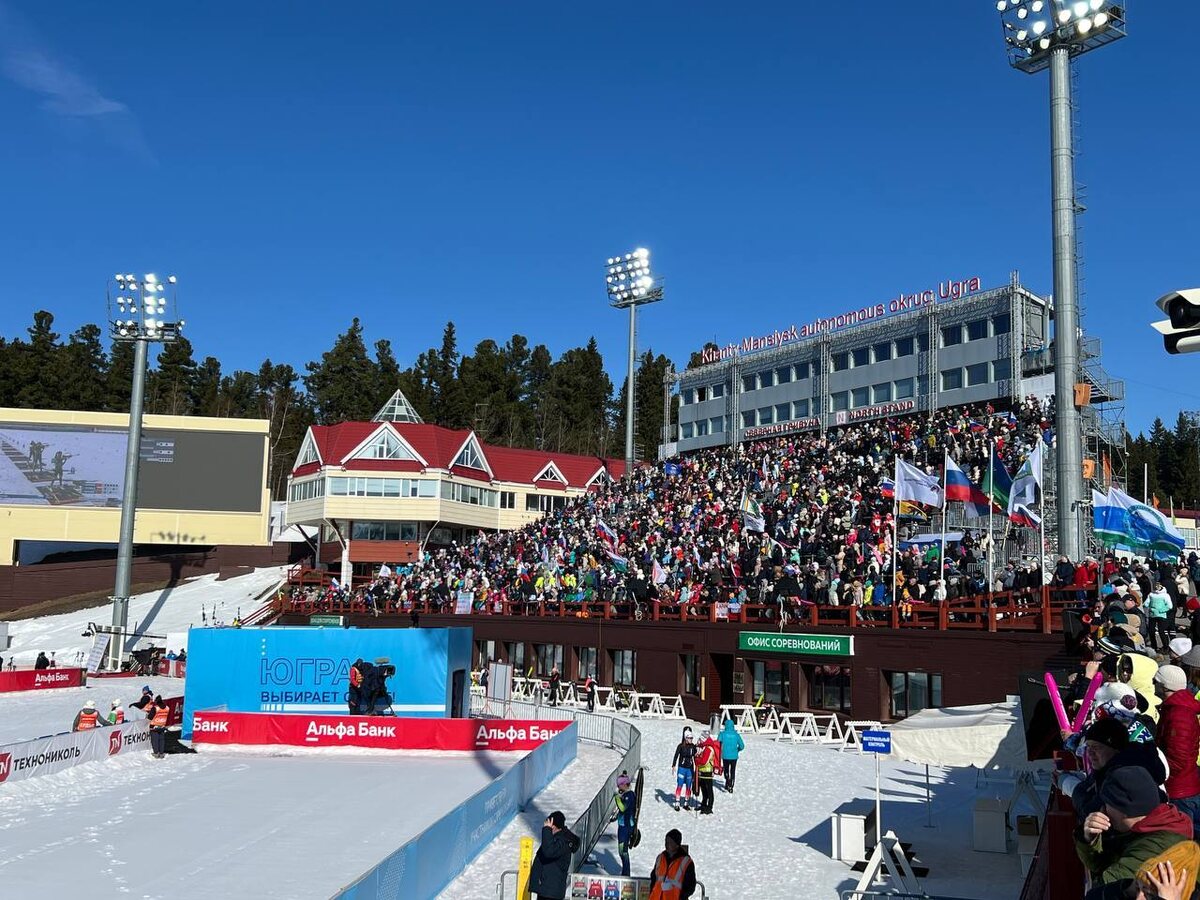    Эстафетный день на чемпионате мира по биатлону в Ханты-Мансийске собрал полные трибуны зрителей