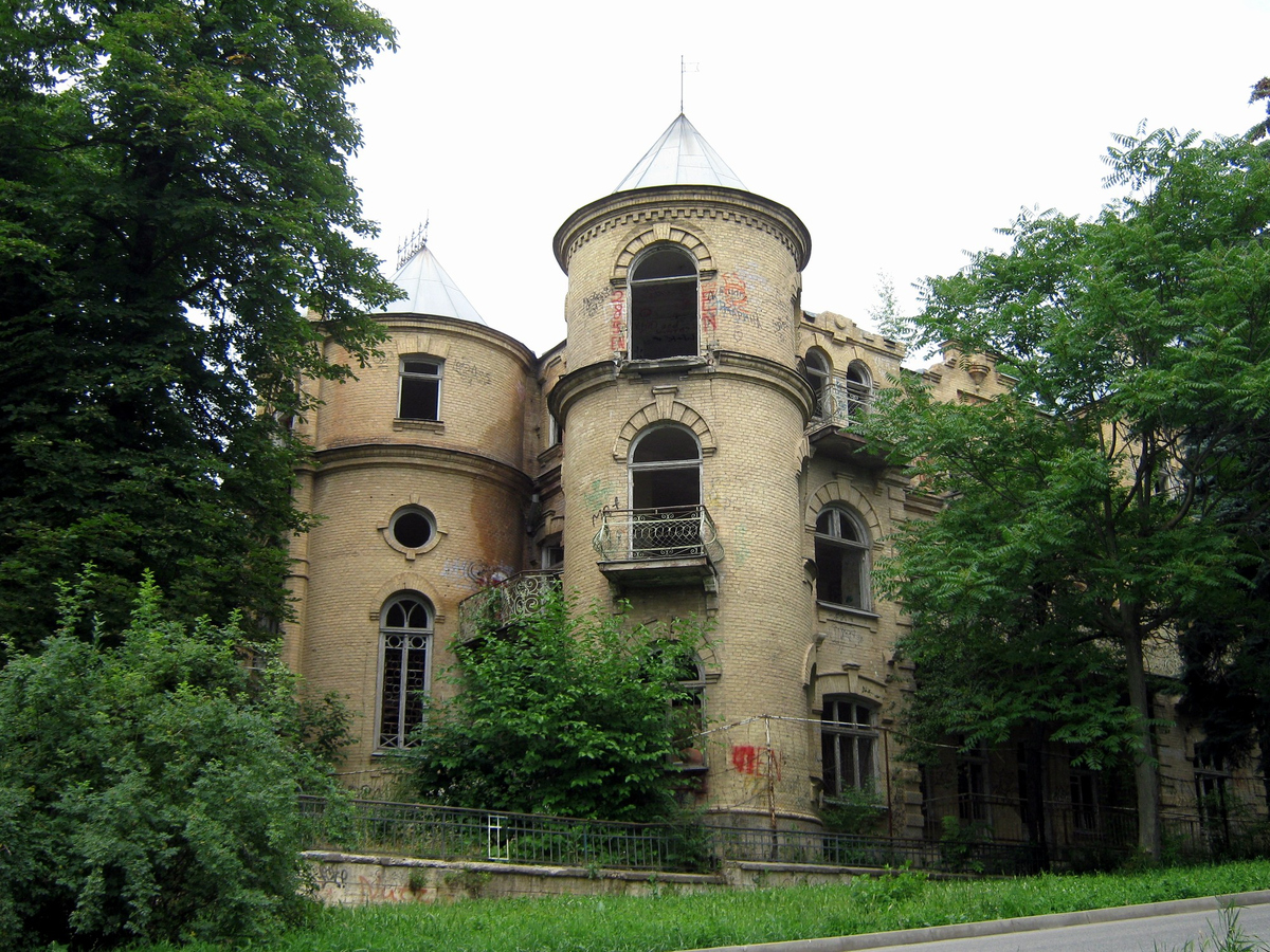 Эти пустые окна выглядят жутко.../pyatigorsk.online