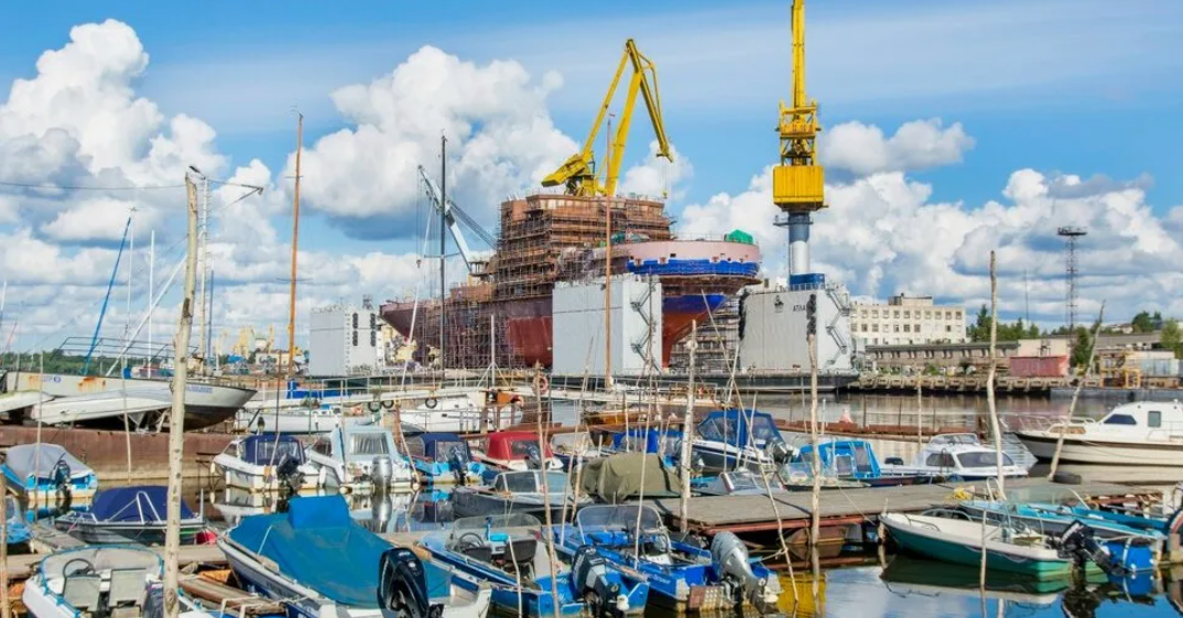 Выборгский судостроительный завод. Фото Михаила Костоломова.