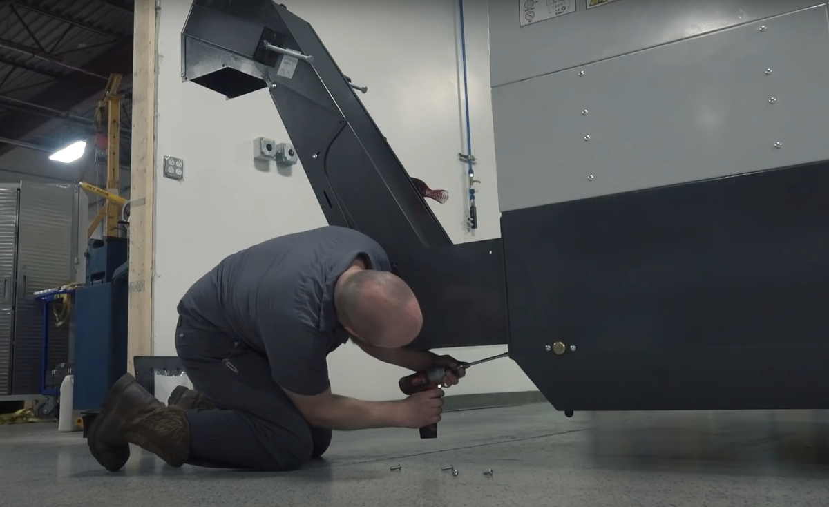 Монтаж фрезерного станка с ЧПУ в условиях реального производства