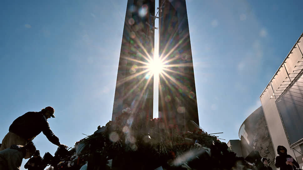 Церемония открытия мемориала в память о жертвах теракта в «Крокус сити холле» в Красногорске .📷Фото: Дмитрий Лебедев / Коммерсантъ