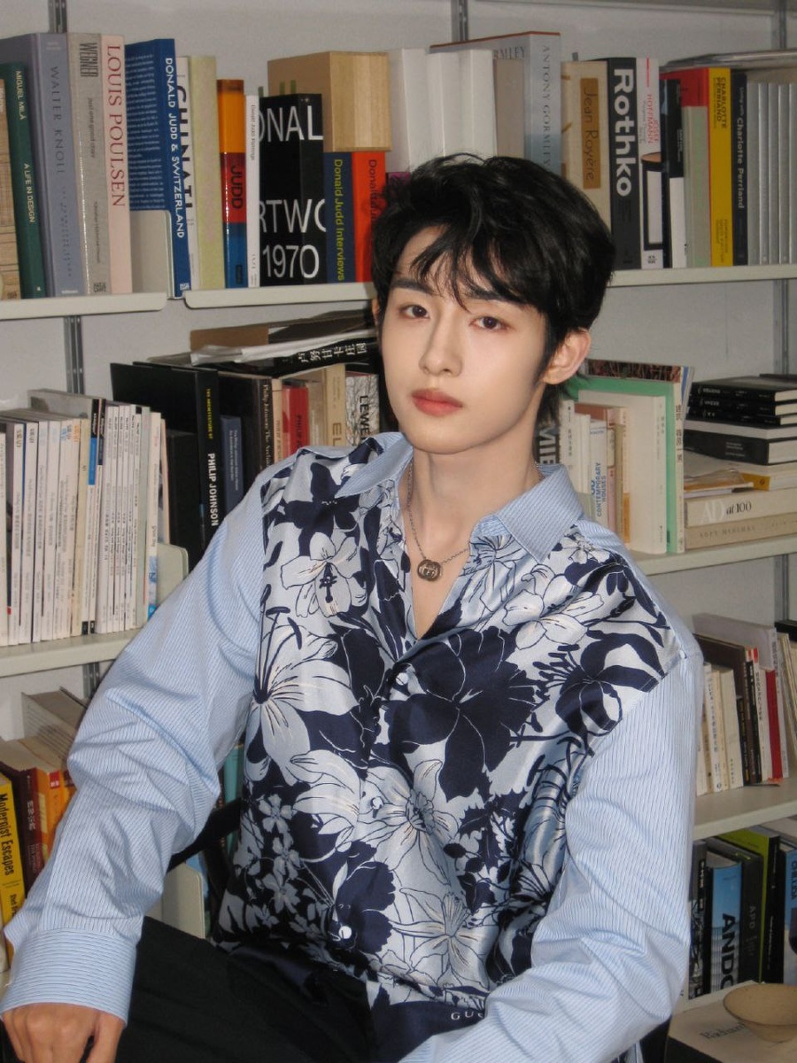 Актёр Дун Сычэн (Вин Вин). Листайте галерею...