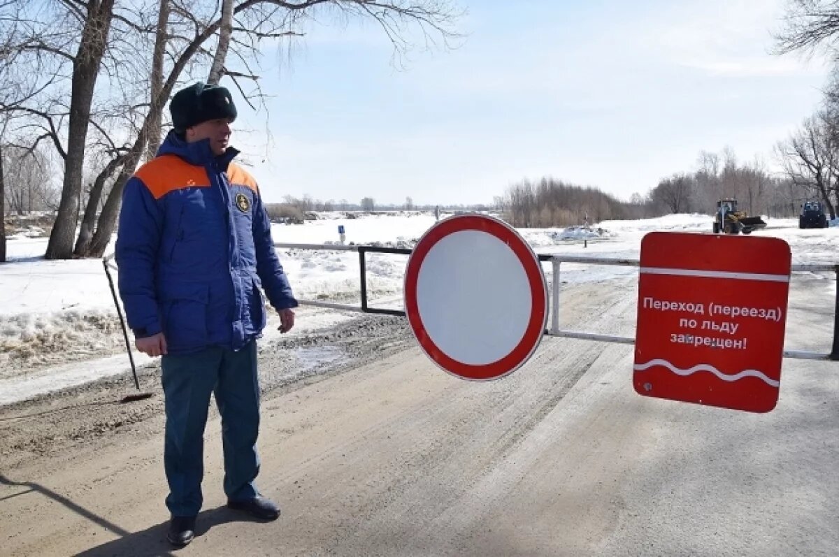    В Увате прекратили движение автомобилей по переправе через Иртыш