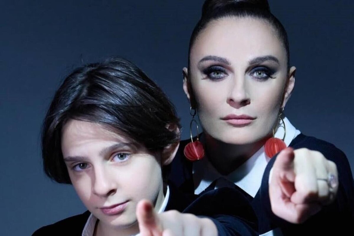    Елена Ваенга с сыном Иваном. соцсети