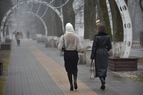    город, улица, люди, туман Юлия КУЗНЕЦОВА