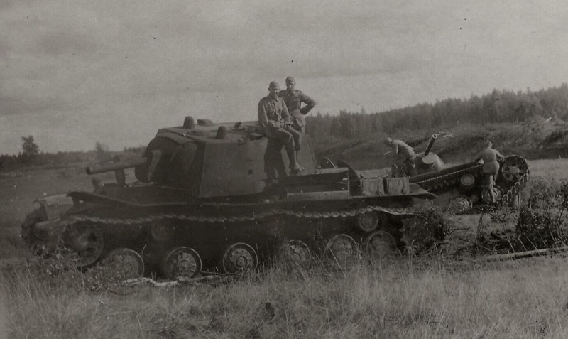 Танки КВ-1 производства ЛКЗ выпуска августа 1941 года