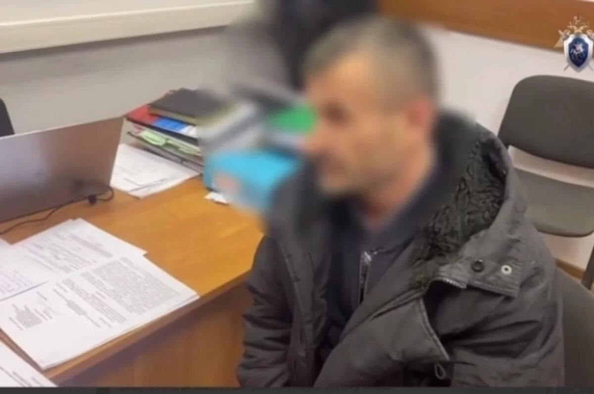    Житель Петербурга несколько месяцев истязал своего 14-летнего сына