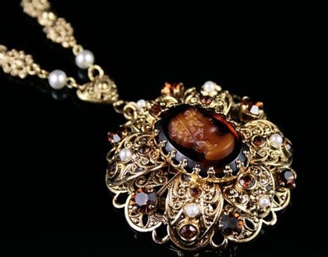 Старинное украшение