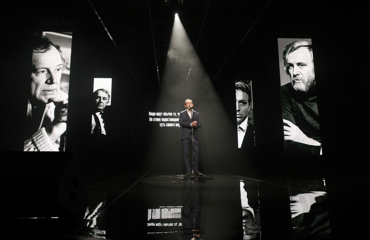 Премию вручали в день столетия со дня рождения Иннокентия Смоктуновского, и мысли великого актера о начале пути и призвании звучали в течение всей церемонии 