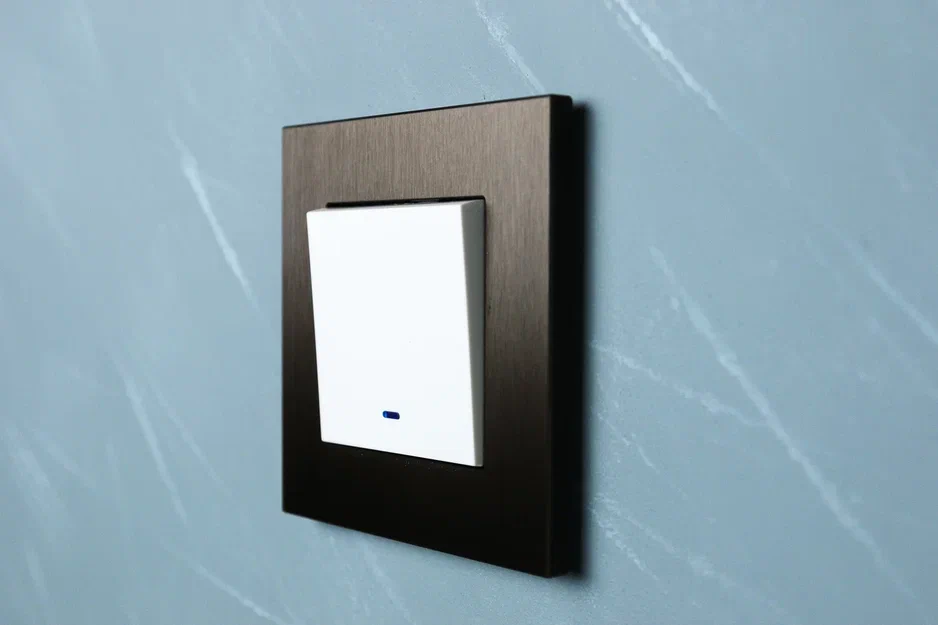 На фото: выключатель от Jasmart Electric