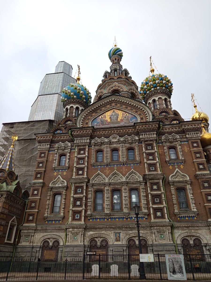 А собор опять в лесах