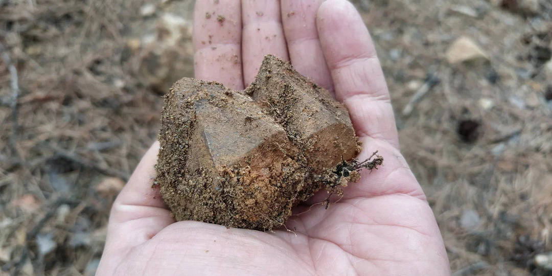 Искали камни, попали в пожар!