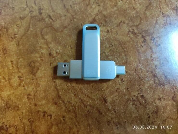    Вот такая флешка действительно удобная. Изображение: aliexpress.ru