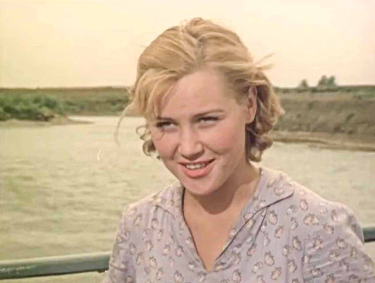 Кадр из фильма "Доброе утро". Татьяна Конюхова в роли Кати Головань