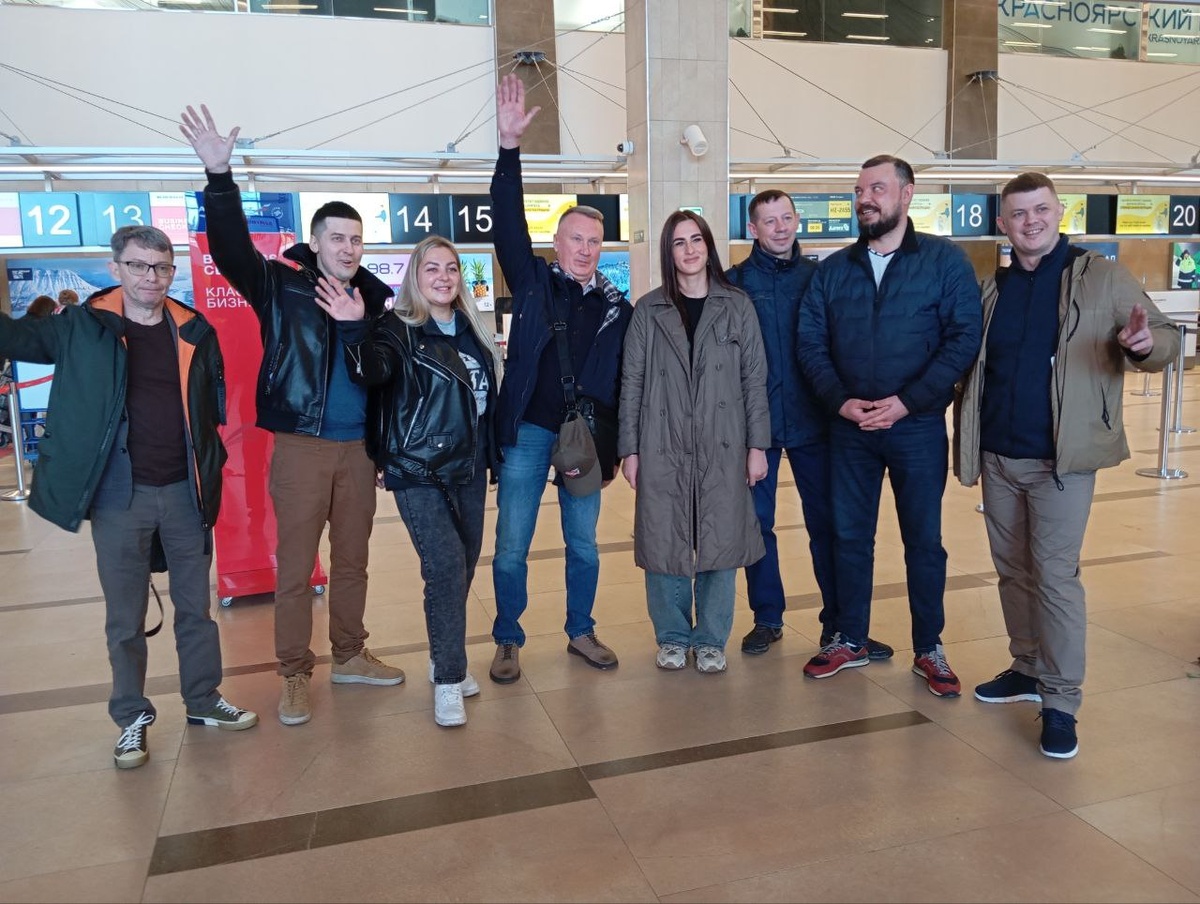     8 красноярских медиков отправились в командировку в ЛНР