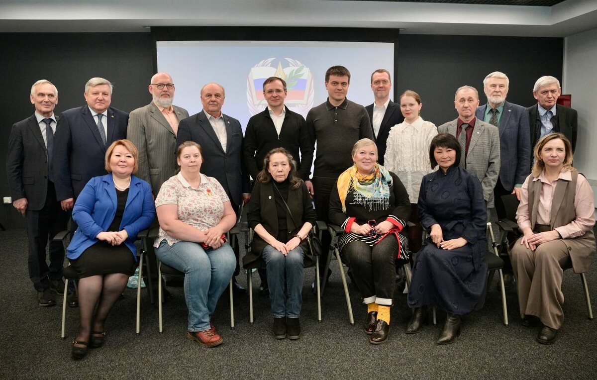     В Красноярск с рабочим визитом прибыл помощник президента Владимир Мединский