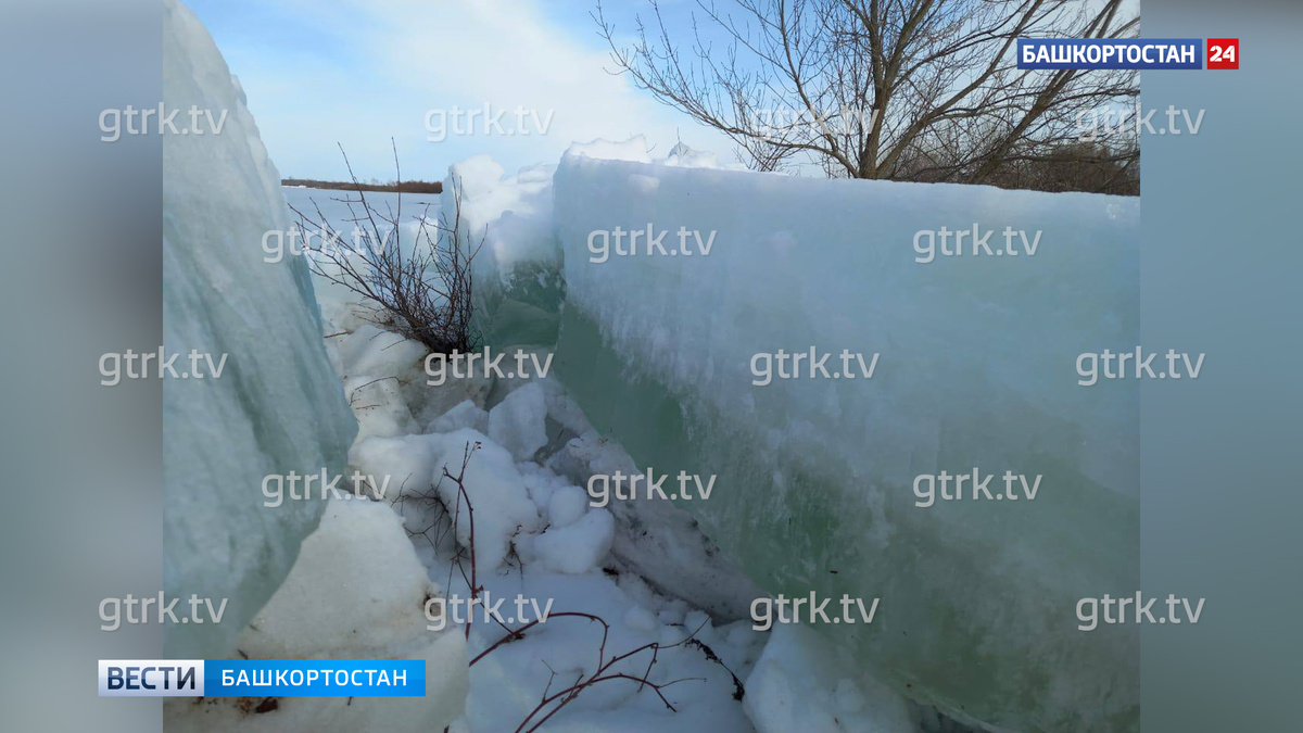    Очевидцы засняли ледоход на реке Белой вблизи села Исмаилово в Башкортостане