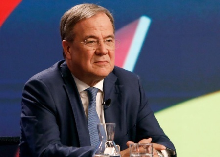    Немецкий политик для заключения мирного соглашения призвал ввести на Украину войска