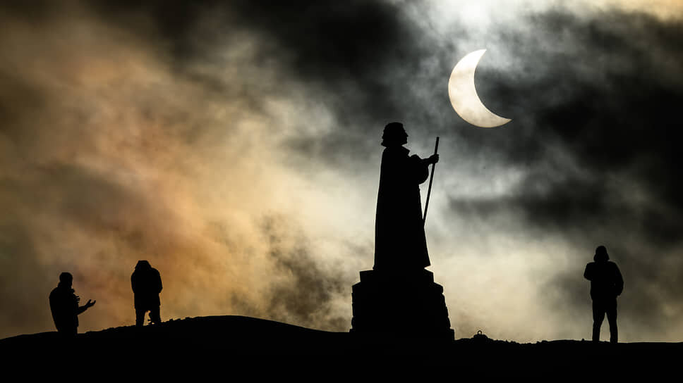 Статуя миссионера Ханса Эгеде в Нууке (Гренландия).📷Фото: Leon Neal / Getty Images