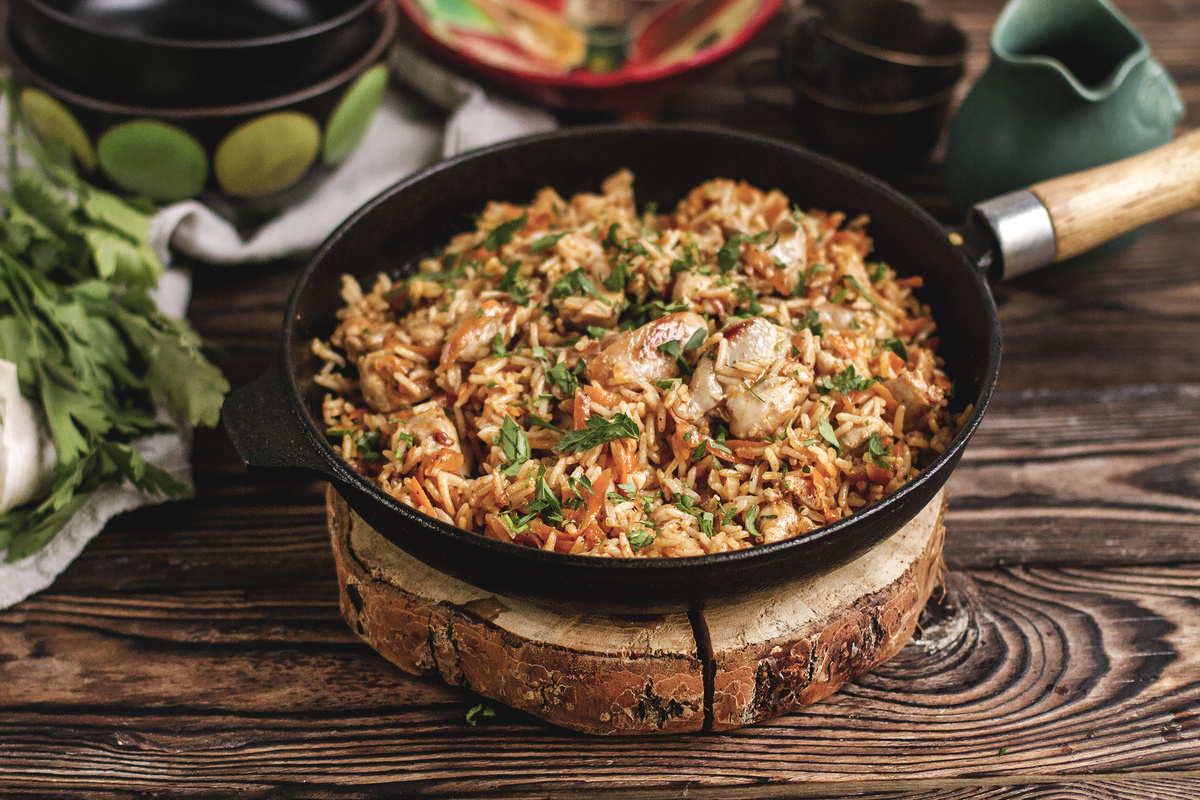 Плов «Учат в школе» с куриным филе, овощами и пряными травами