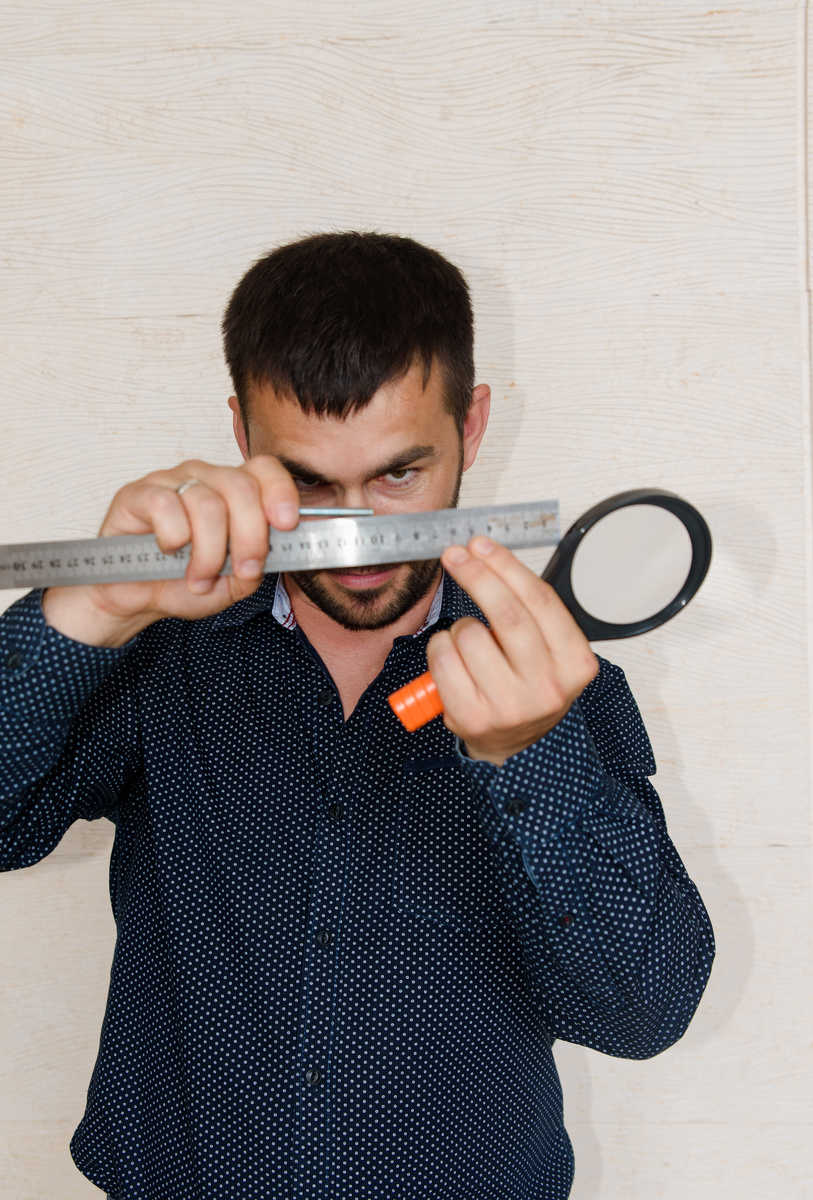 Инженерная Дилемма: Чертежи за еду или Взлёт?