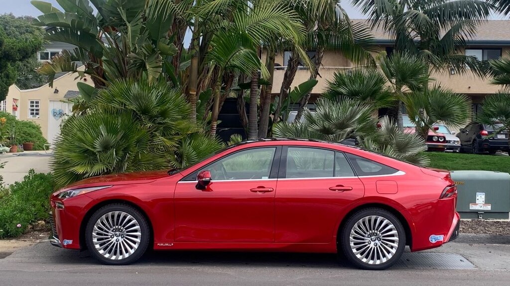 Электрический автомобиль на водородных топливных элементах Toyota Mirai. Изображение: DrivenAutos, CC BY-SA 4.0, commons.wikimedia.org