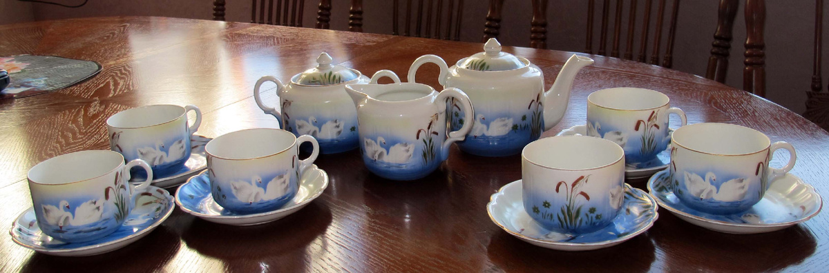 Чайный сервиз. 1932–1936. Мархлевск (Довбыш). Источник: forums-su.com