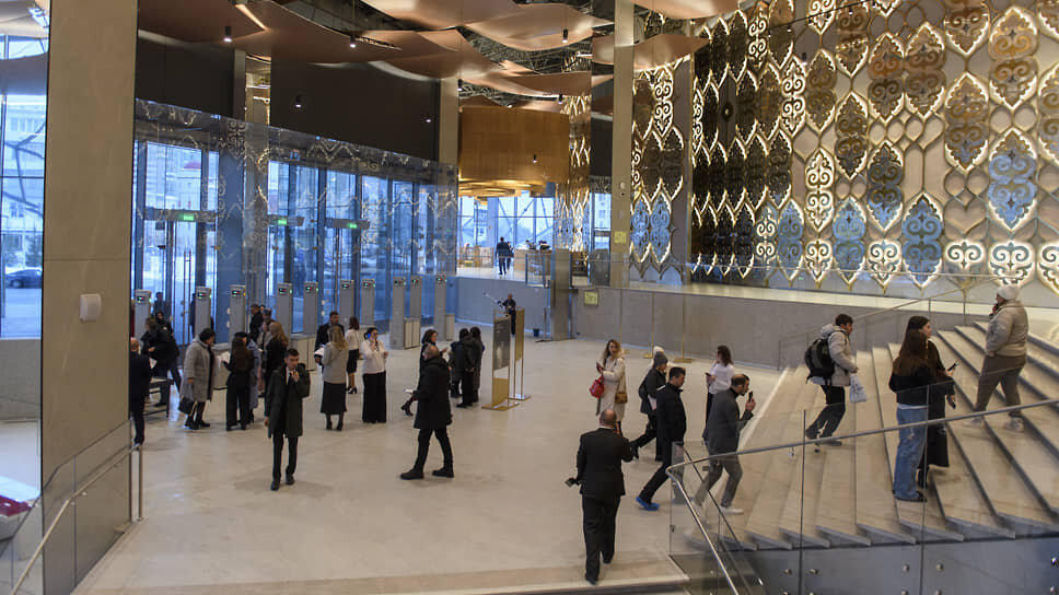 Мошенники стали чаще продавать поддельные билеты в новое здание театра Камала.📷Фото: Артемий Шуматов / Коммерсантъ