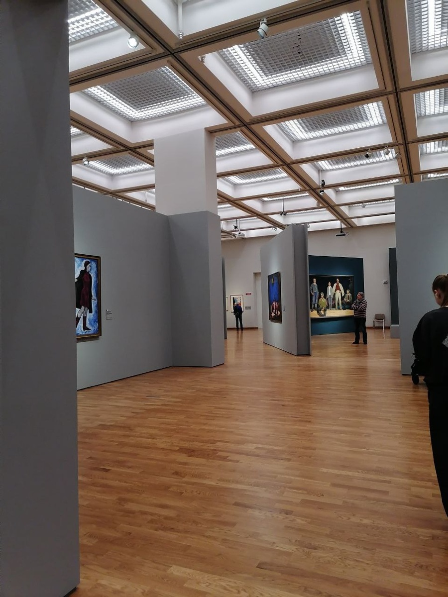 Народа значительно меньше, чем на Передвижниках