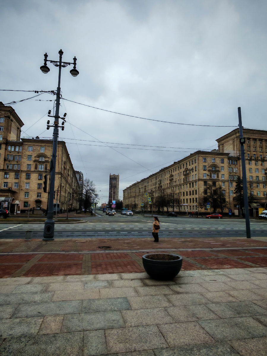 Впереди - Ленинский проспект.