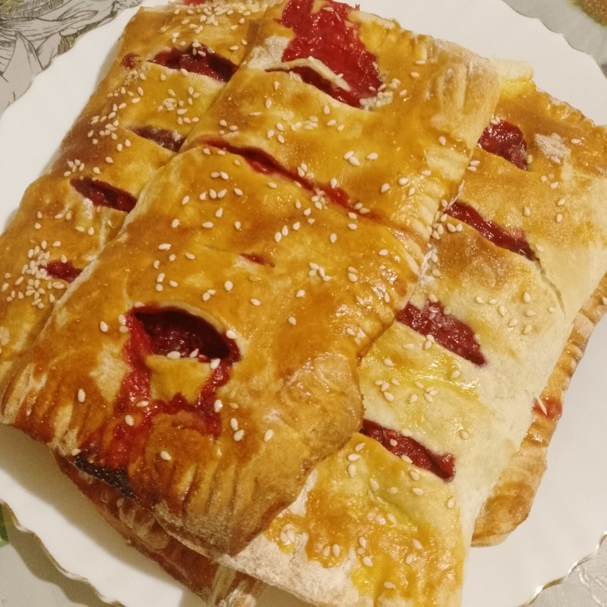 Слойки с малиной. 