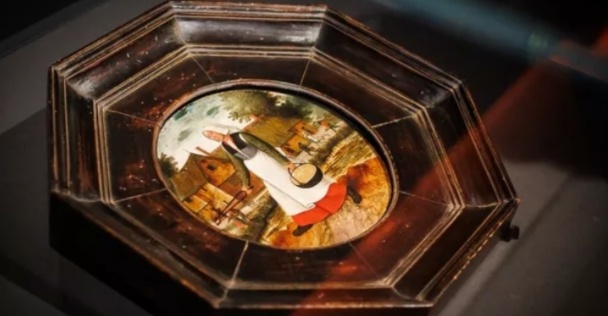 Больше всего ценностей союз ввез из Великобритании - на 9,5 миллиона евро, из США - на почти 7 миллионов и из Гонконга - на 1,1 миллиона евро. Следом расположилась Швейцария с 777 тысячами евро.