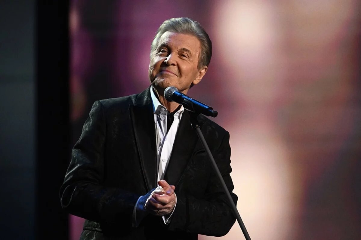    Певец, народный артист РСФСР Лев Лещенко.