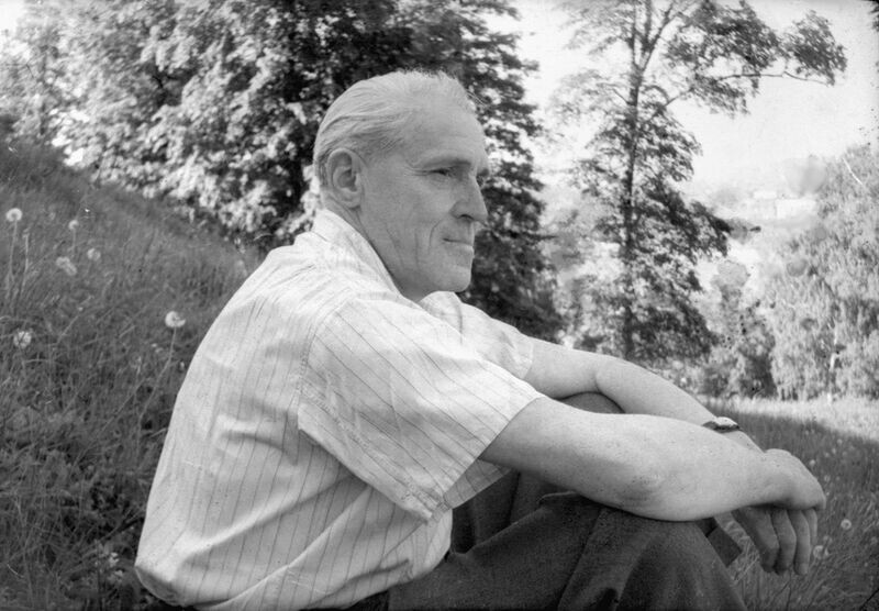 Виктор Черноволенко (13 марта 1900, Москва — 16 октября 1972, Москва) — советский художник-космист, член группы художников «Амаравелла»