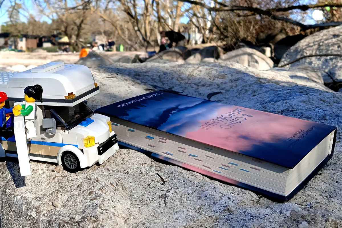 "В одно мгновение" Сьюзан Редферн, США. 382 страниц.