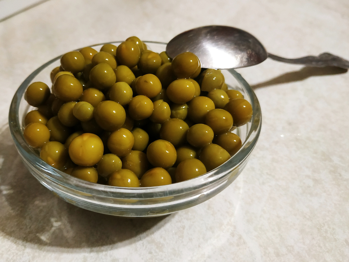 Консервированный зелёный горошек. 
