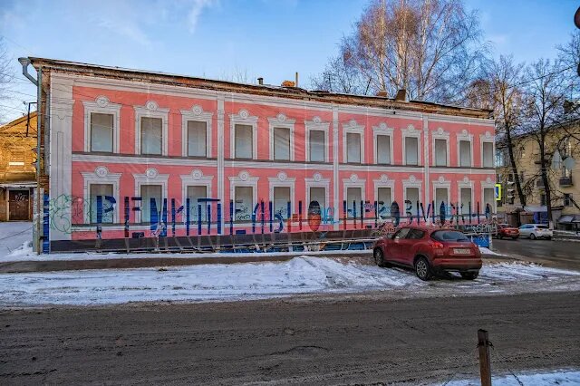 Дом № 18, Холодный переулок. Дом мещанина Якова Константиновича Рыбина. Построен в 1886-1881г.г. Памятник градостроительства и архитектуры. Источник фото: https://ipbatman.blogspot.com/2019/10/progulka-po-alekseevskoj.html?ysclid=m8rd1312671767805