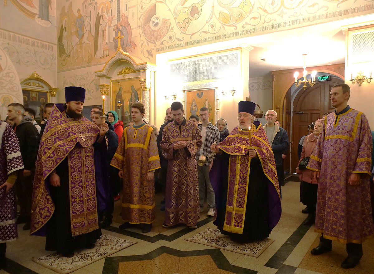Отец Александр, отец Анатолий ПРАВДОЛЮБОВ, алтарники и миряне