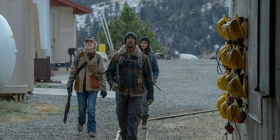 Кадр из фильма "Хищные земли"